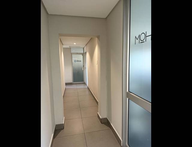 46.20M² BUILDING TO LET IN CLAREMONT